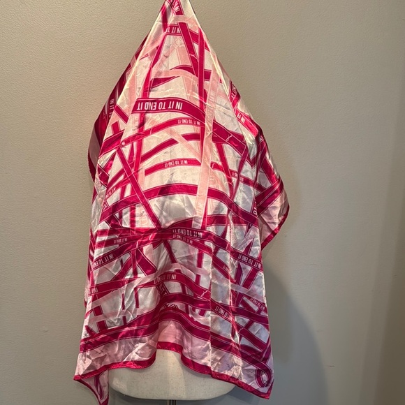 Avon vintage breast cancer in it to win it large satin scarf EUC - Picture 5 of 9